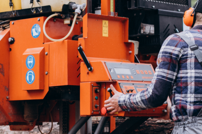 MANOBRADOR DE MÁQUINAS AGRÍCOLAS E FLORESTAIS